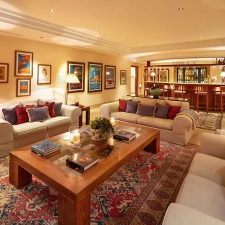 Villa Elegant 6Br Villa With Private Pool - Lush Gardens Near Marbella Golden Mile *