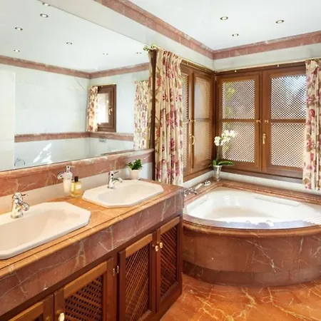 Elegant 6Br Villa With Private Pool - Lush Gardens Near Marbella Golden Mile Villa Marbella