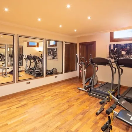 Villa Elegant 6Br Villa With Private Pool - Lush Gardens Near Marbella Golden Mile
