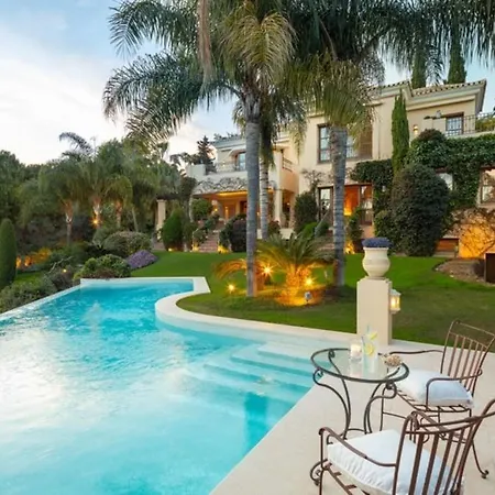 Villa Elegant 6Br Villa With Private Pool - Lush Gardens Near Marbella Golden Mile *