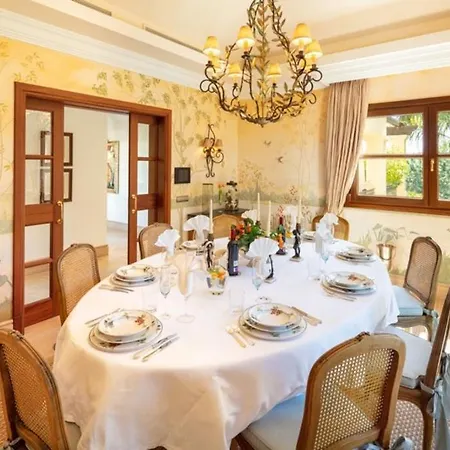 Villa Elegant 6Br Villa With Private Pool - Lush Gardens Near Marbella Golden Mile