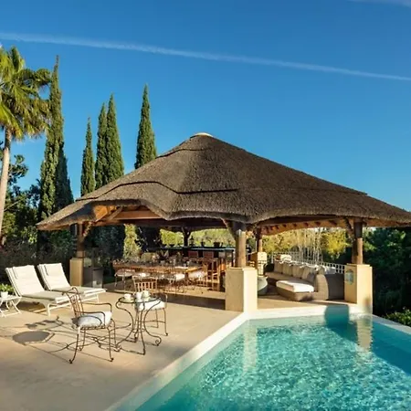 Villa Elegant 6Br Villa With Private Pool - Lush Gardens Near Marbella Golden Mile *