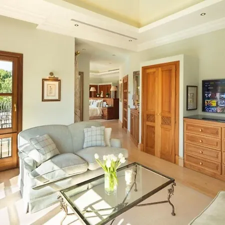 Elegant 6Br Villa With Private Pool - Lush Gardens Near Marbella Golden Mile Villa