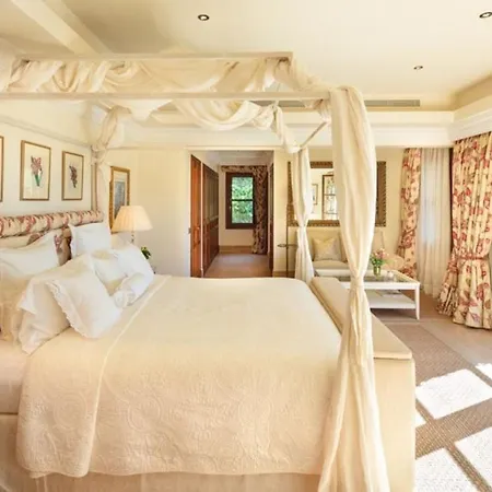 Villa Elegant 6Br Villa With Private Pool - Lush Gardens Near Marbella Golden Mile Marbella