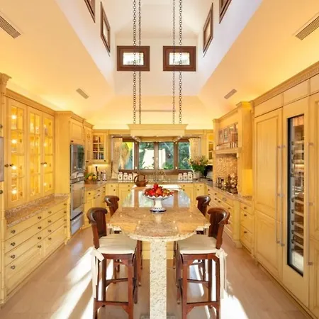 Elegant 6Br Villa With Private Pool - Lush Gardens Near Marbella Golden Mile Marbella