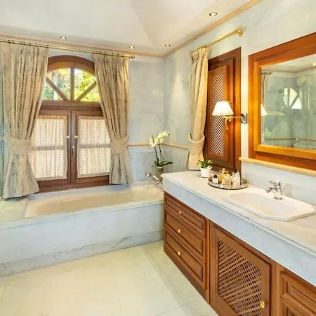 Elegant 6Br Villa With Private Pool - Lush Gardens Near Marbella Golden Mile Villa Marbella