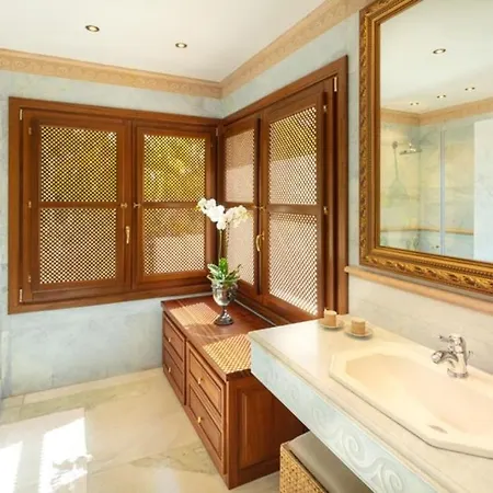 Elegant 6Br Villa With Private Pool - Lush Gardens Near Marbella Golden Mile