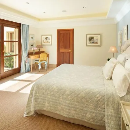 Elegant 6Br Villa With Private Pool - Lush Gardens Near Marbella Golden Mile Villa