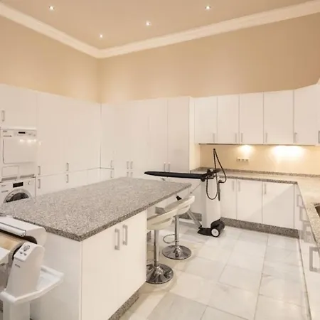 Elegant 6Br Villa With Private Pool - Lush Gardens Near Marbella Golden Mile Villa *