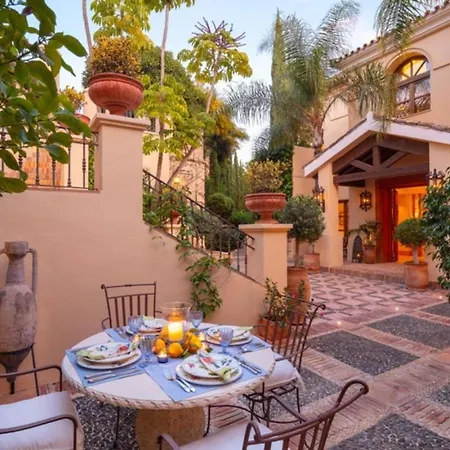 Villa Elegant 6Br Villa With Private Pool - Lush Gardens Near Marbella Golden Mile *